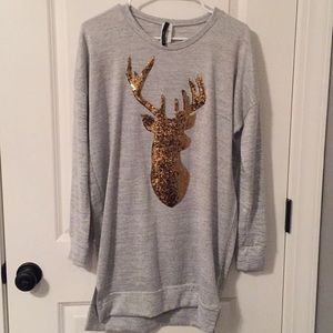 Grey sweater with sequin deer head